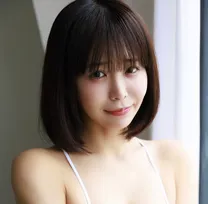 身長167cm、コスプレとグラビアの二刀流で活躍する真中つぐ、「今月の一推しグラビアン」で抜群のプロポーション見せる