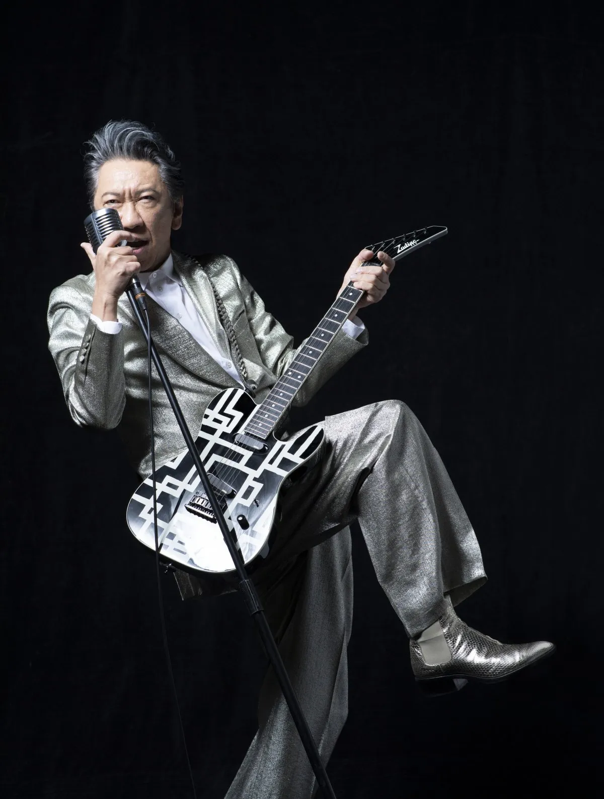 布袋寅泰、活動45周年記念のライブ映像作品2タイトルを12・16同時発売　初主催フェスでの今井寿、吉井和哉らとの豪華コラボも収録