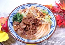 【実食レポ】丸亀製麺に秋の新作「濃厚味噌だしうどん」期間限定登場 松岡昌宏との完全新作「肉辛まぜうどん」とともに体験してきた