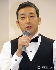迫田孝也、“顔出し”妻との2ショット　サプライズ手紙に感動「早く帰ってお礼が言いたい！」