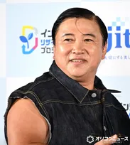スギちゃん、おろしたてデニム地衣装が硬すぎて動きが小さめに　キャップ捨てたコーラを“リサイクル”して悲劇