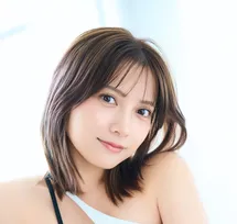 桃月なしこ、グラビアでメガネ姿から大人っぽい水着まで披露「普段あまり見せない姿に注目してほしいです」