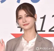 めるる、カジュアルなゆったり黒パーカー×生脚コーデに「脚が眩し過ぎます」「アカン！カワイイ！」