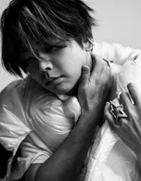 NEWS増田貴久、『装苑』初登場から10年で“今こそ醸し出す美しさ”　KEY TO LIT井上瑞稀＆中村嶺亜も誌面に登場