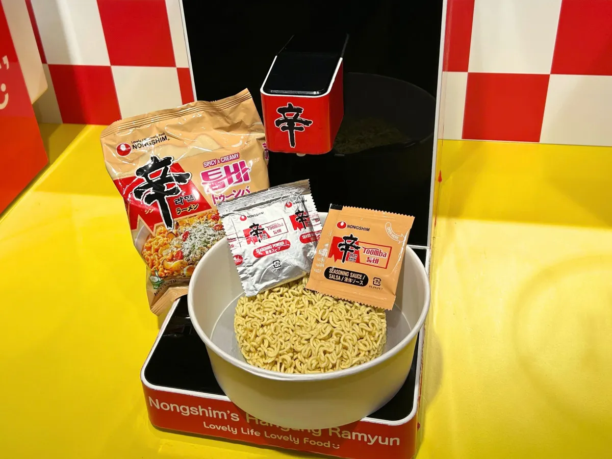 韓国の“漢江ラーメン”、大阪駅前で体験可能に　辛ラーメン×自動ラーメン調理機が限定登場へ【10月23日～／概要】