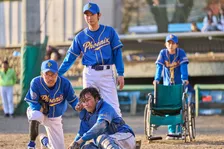 相葉雅紀、厳しい表情で感情を爆発…イメージとのギャップで「撮影中にビックリされた方もいたかも」　映画『4アウト』本編映像が公開