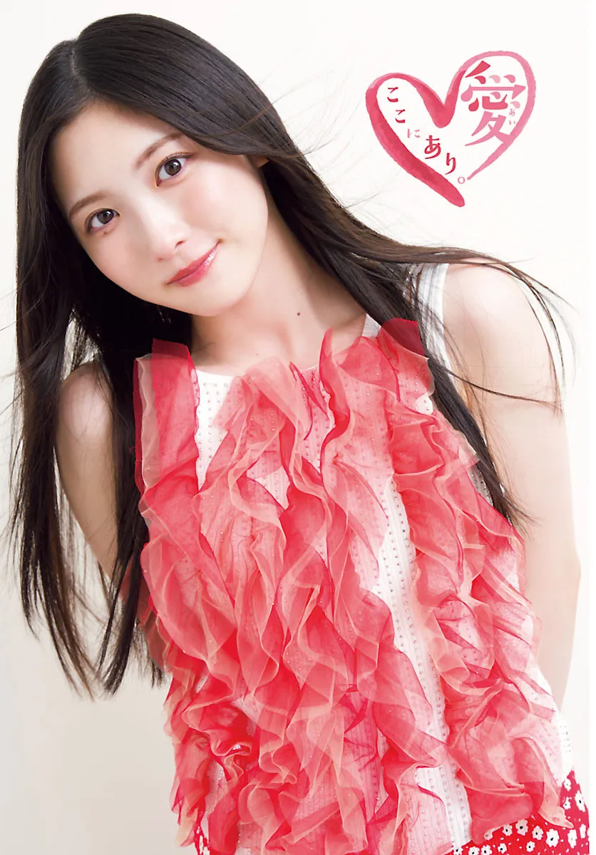 櫻坂46・谷口愛季、新センターが魅せる“愛”たっぷりのグラビア「赤い衣装が金魚みたいでお気に入り」
