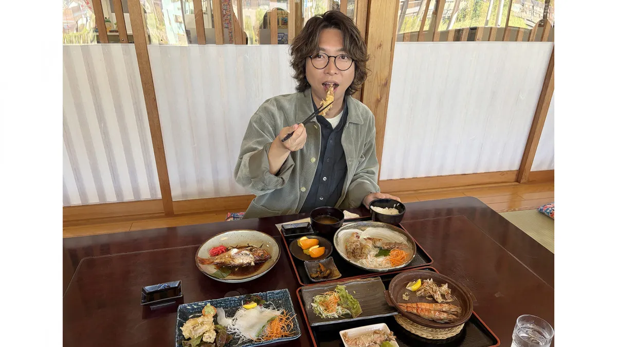 wacci橋口洋平、鳥取で“幻のエビ”や絶景を満喫　豆腐ちくわの笛でセッションも…友人・松下洸平が旅を見守る