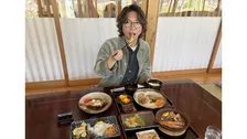 wacci橋口洋平、鳥取で“幻のエビ”や絶景を満喫　豆腐ちくわの笛でセッションも…友人・松下洸平が旅を見守る
