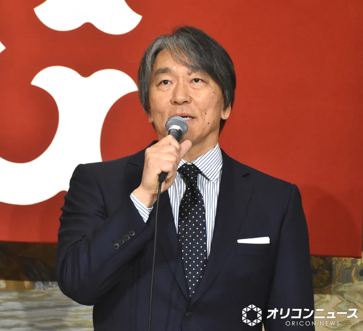 巨人・松井秀喜新監督、長嶋茂雄監督と“おそろい”のスーツで会見へ「ウエストが入るか心配で（笑）」「監督もたぶん、会見場のどっかで見てたんじゃないかな」
