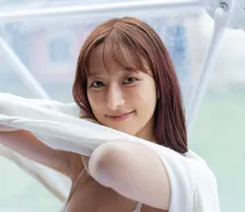 身長170cm、無類のFX好きマルチタレント・山崎あみ、2027年卓上カレンダーでソロキャンプや水着ショットなど開放的な素顔を披露
