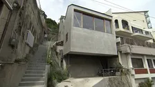崖地に建てた新居、夫の設計に妻“不満爆発”　眺望＆安全面＆快適性を実現に工夫満載【住人十色】