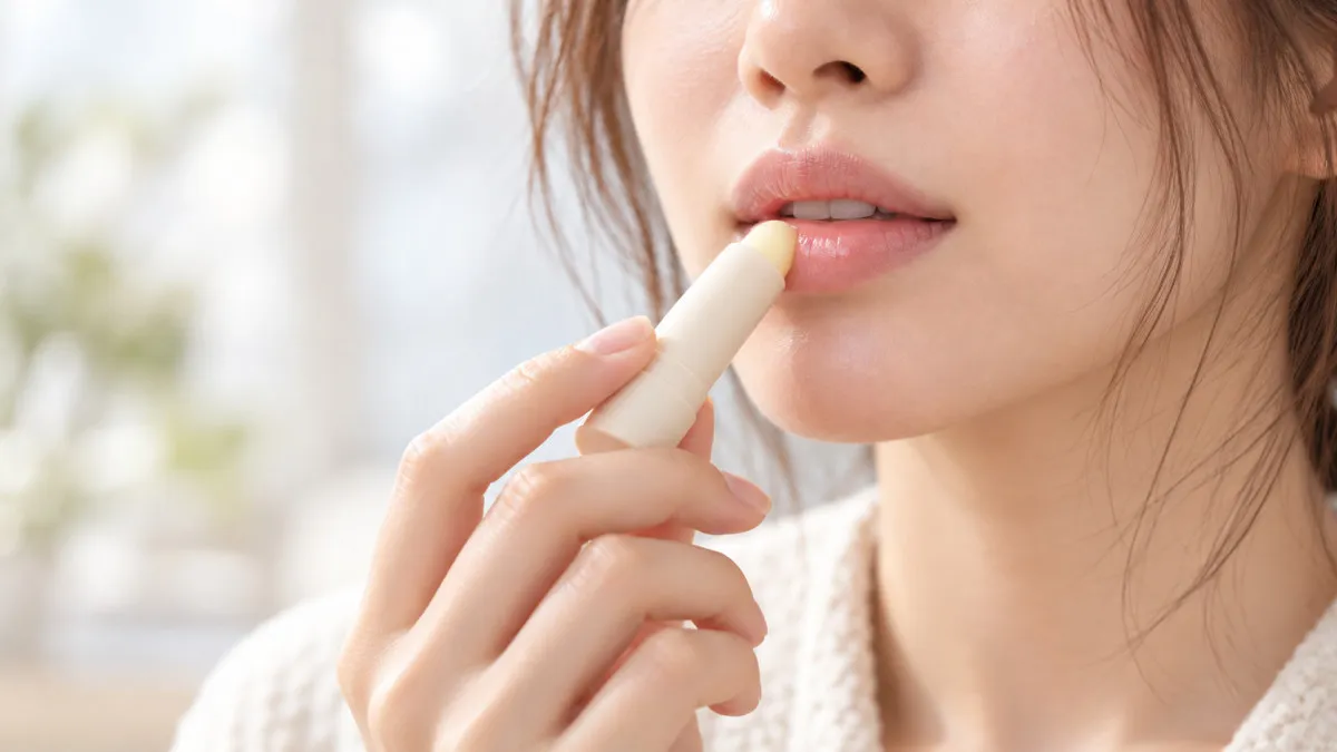 「なんとなく塗ってるのは損！」リップクリームに“正しい塗り方”があった…今日から試せるひと工夫で効果絶大