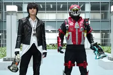 【角醒ハンター オメガホーン】第拾四話「守り抜け！ハンターVS機炎角！」あらすじ　レイジが大佐とアギの前に登場