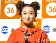 「お納めください」キンタロー。“布面積少なめ”派手ビキニで鍛え上げられた美ボディあらわ「あらナイスバデー」「か、カッコいい」「めっちゃ綺麗じゃないですかぁ」