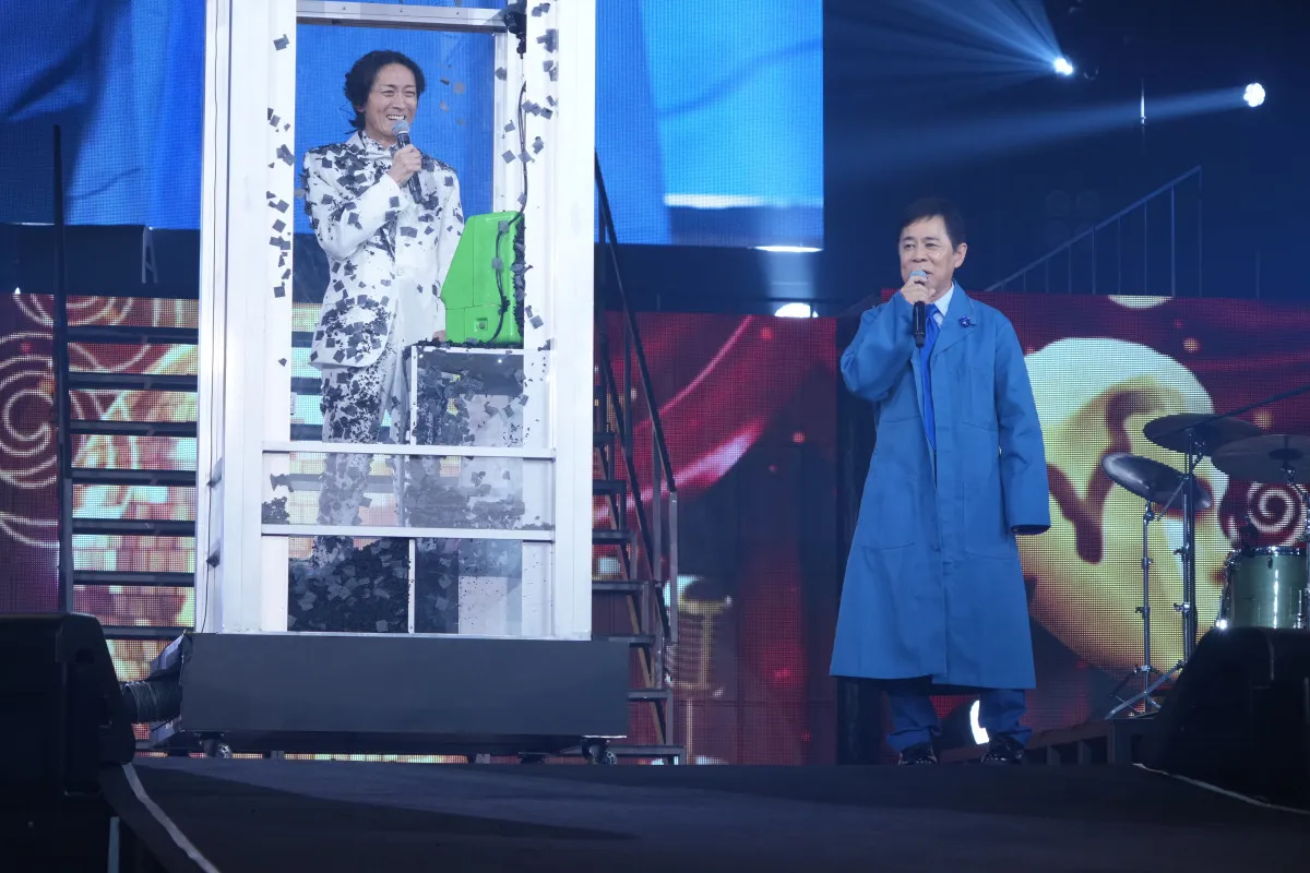 【ナイナイ歌謡祭】矢部浩之が“白のタキシード”で登場も…岡村隆史“コナ人間”の魔の手