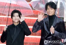 【東京国際映画祭】鈴木伸之＆柏木悠、レッドカーペットに登場　笑顔で談笑する姿も
