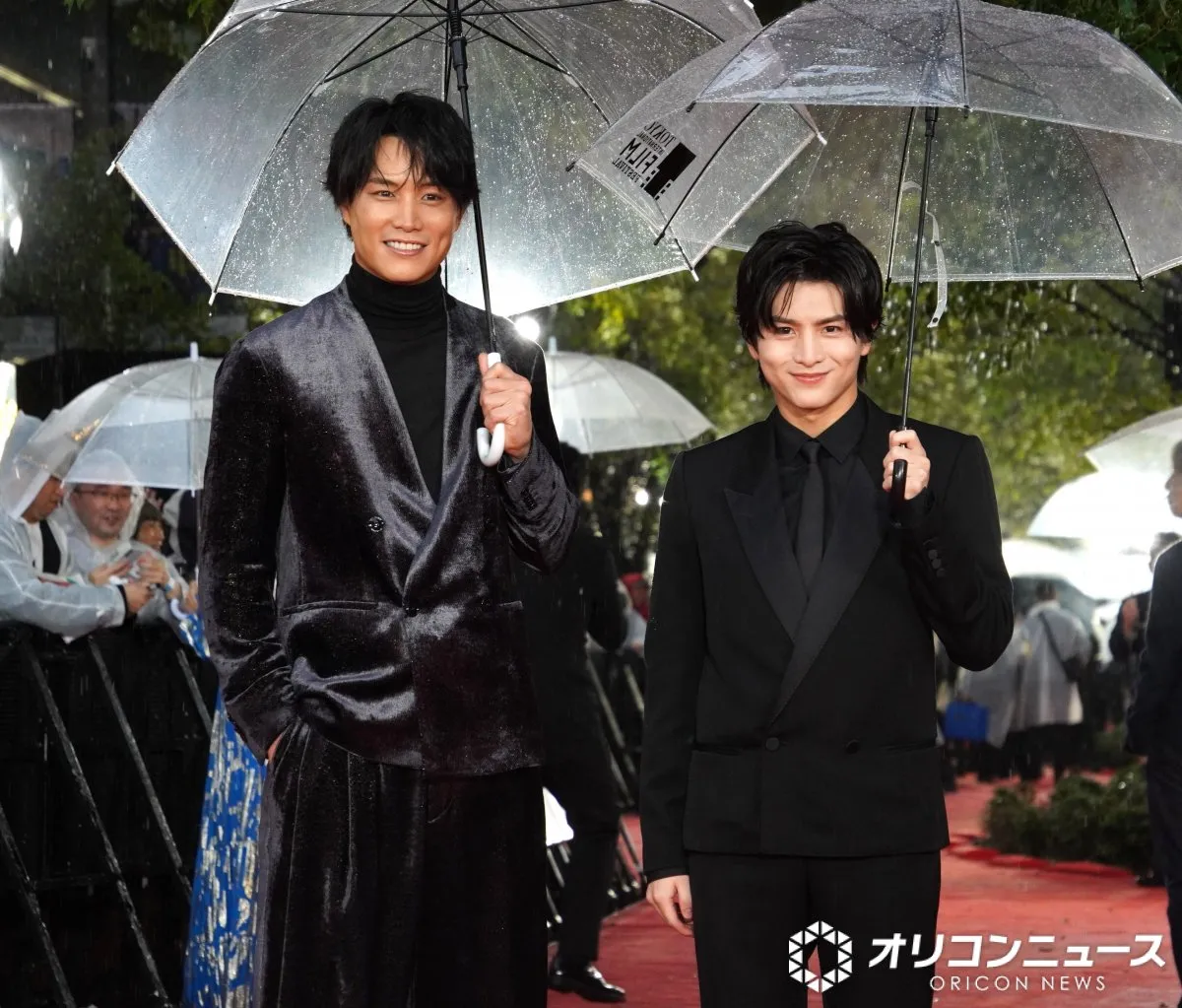 【東京国際映画祭】鈴木伸之＆柏木悠、レッドカーペットに登場　笑顔で談笑する姿も