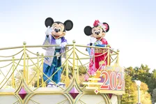 東京ディズニーリゾート、2027年お正月プログラム発表　ミッキーたちが和服姿で新年祝福　干支“未”の「こひつじのダニー」も登場