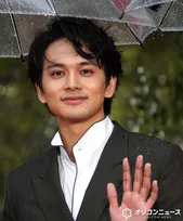 【東京国際映画祭】北村匠海、28歳で学生服姿「これが最後にしよう」　出口夏希は肩出しタイトドレスで登場