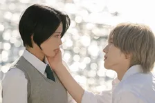 道枝駿佑主演『うるわしの宵の月』公開3日間で興収2億円突破　琥珀が宵の頬にそっと触れる場面写真公開