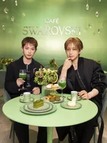 &TEAM・FUMA＆HARUA、期間限定の「Cafe Swarovski」を堪能　ONE N’ ONLYのHAYATO＆EIKUらも
