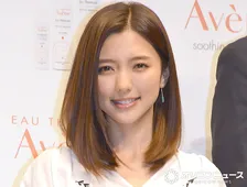1児の母・真野恵里菜、自宅リビングのハロウィン装飾を披露　“100均ダイソー”やスリコ品で飾り付け「季節のイベントを子どもと一緒に楽しめるって嬉しいな」