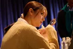 後部座席から蹴りを何度も何度も…　新川優愛、松田好花への演技に反響「イズマイ怖えええええ」「顔悪ぅー」『妻を引退します』第4話【ネタバレあり】