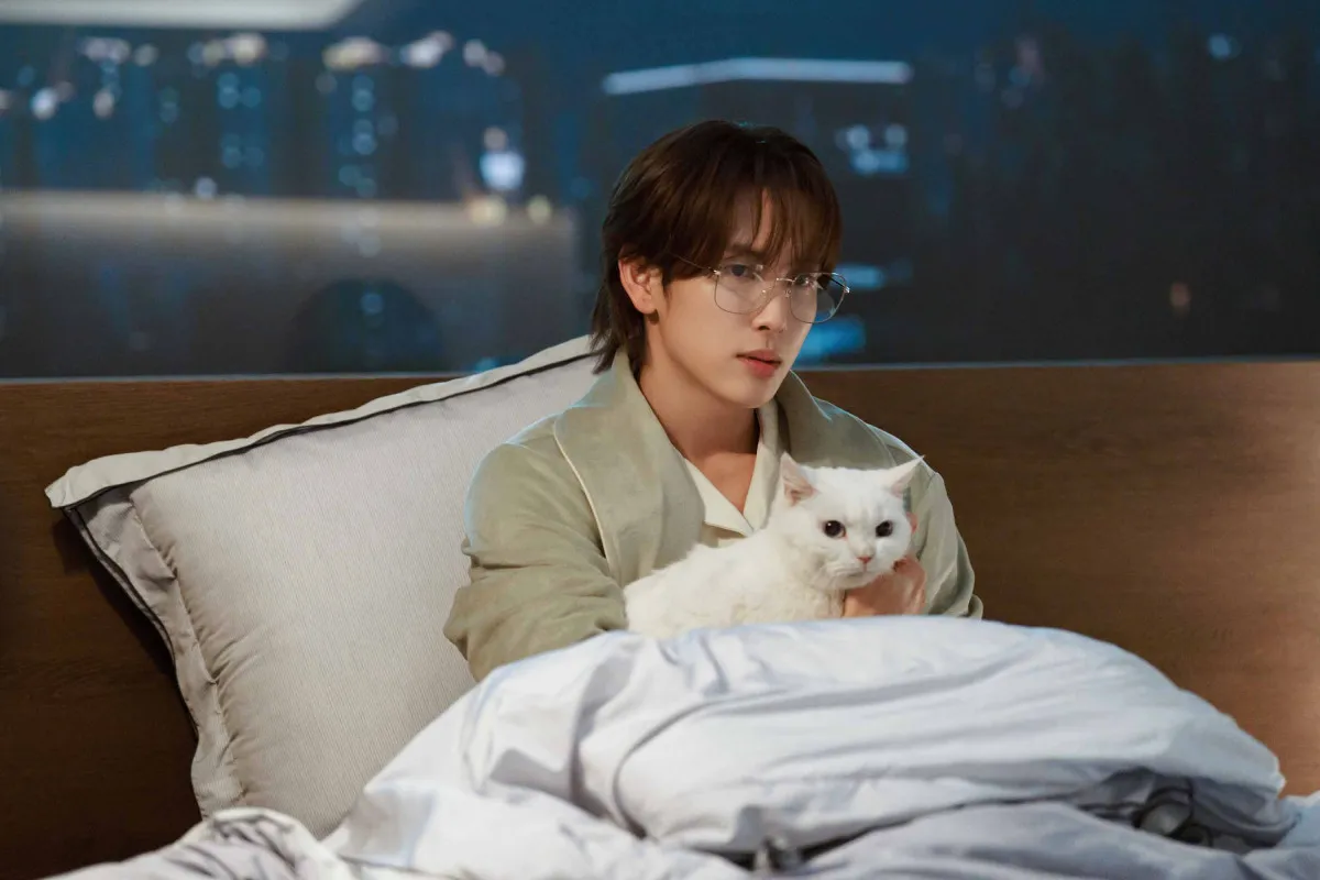 イム・シワン＆ソル・イナ、猫とじゃれあう「かわいい男とハンサムな女性」「ふたりのケミ最高」　『罪深いあなた』オフショット公開