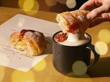 スターバックス リザーブ カフェにホリデーシーズン到来　華やぐ『コルネッティ ストロベリー&ラズベリー』新登場