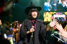 モナキ、仮装姿でファンをメロメロに　初ハロウィンライブで名曲メドレー＆爆笑企画