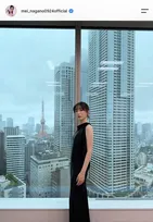 永野芽郁、黒のタイトドレス姿で“舌ペロ”　オフショットにファンもん絶「相変わらずかわいい」「美しさにも磨きかかってる」