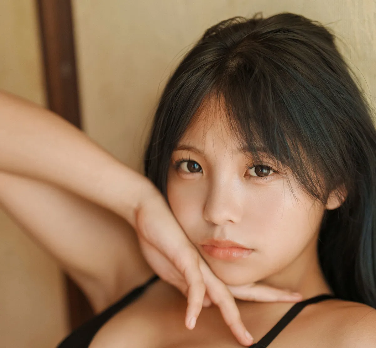 身長150cm、スーツアクターもこなすギャルヒーロー・きゃすみる、最新写真集で海辺での無邪気な表情、お風呂ショットも公開