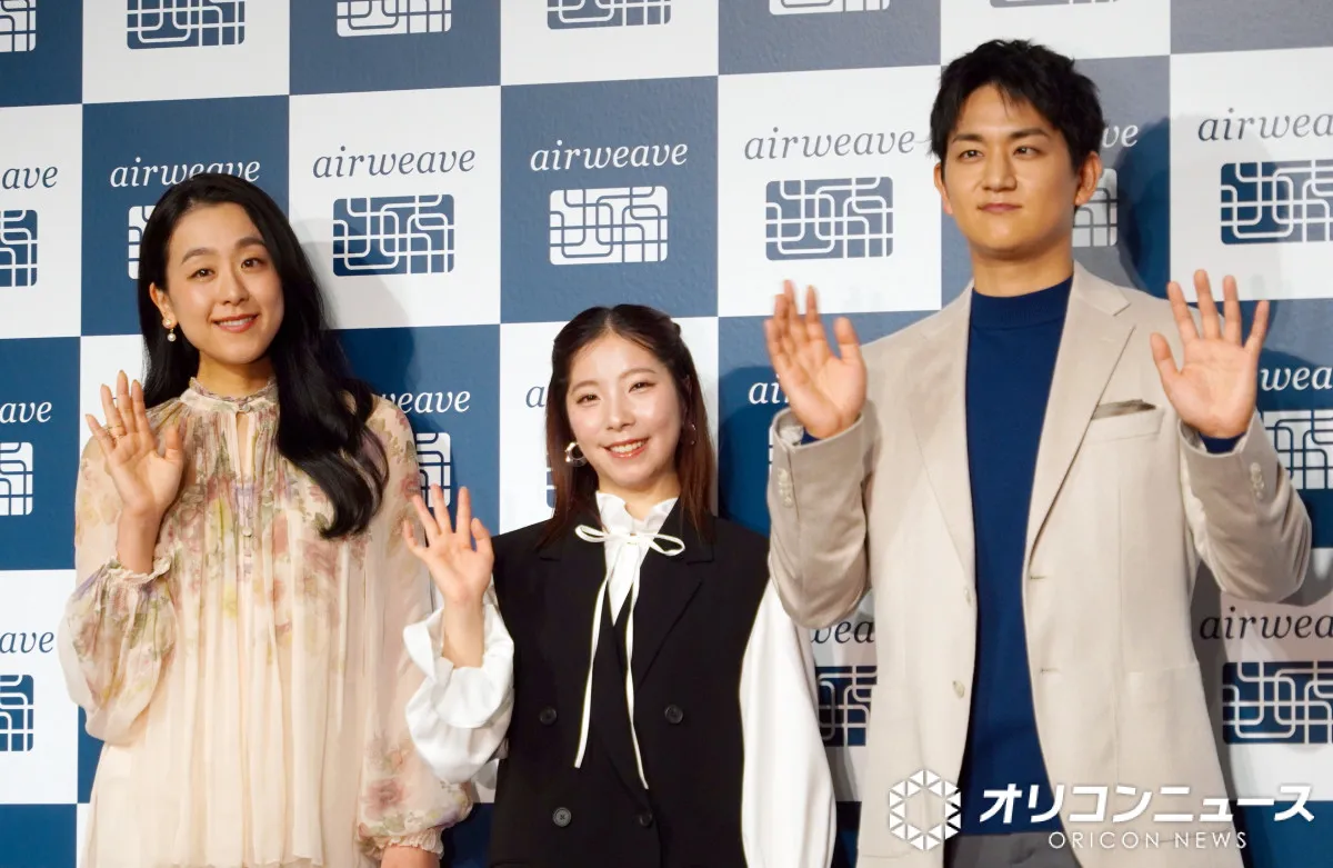 “りくりゅう”三浦璃来＆木原龍一、浅田真央らから婚約をサプライズ祝福　特製ケーキに驚き
