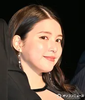川島海荷、寒空も華やかワンピース　点灯式に参加も「今度は着込んで来たい」