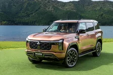 三菱自動車、新型『パジェロ』12・17発売　619.3万円から　予約受注は年度目標を上回る約5500台【価格＆グレード一覧】