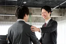 形骸化する「メンター制度」、AI時代に求められる究極のコミュニティとは？ ヒントは喫煙所？ 早大・入山教授が提言
