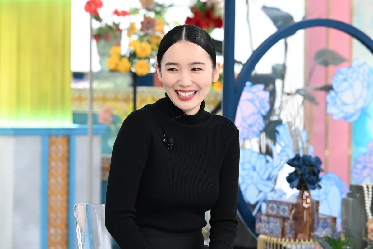 飯豊まりえ、親友・杉咲花とのプライベート明らかに　母親の“珍事件”や『岸辺露伴』撮影秘話も