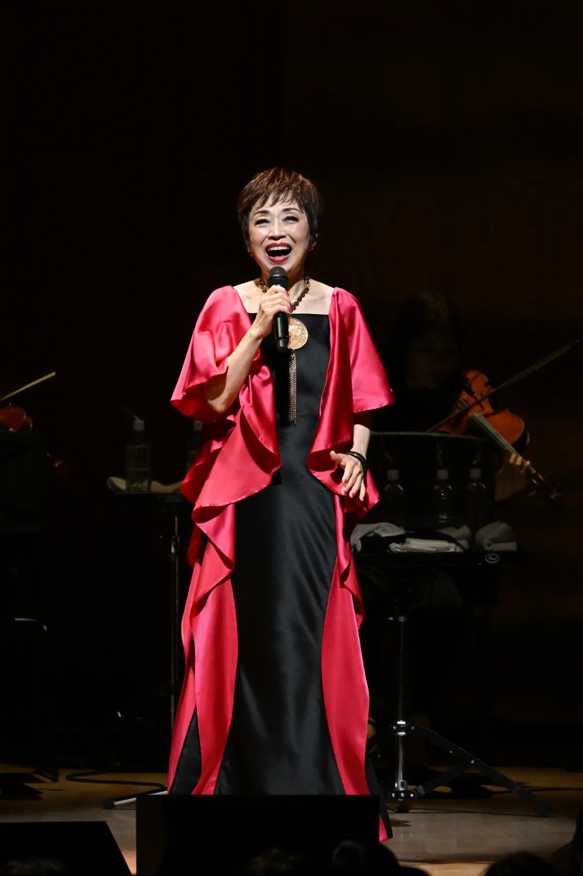クミコ、全国ツアーファイナルで美輪明宏さん＆菅原洋一さんを追悼　湯川れい子氏、ベイビー・ブーら豪華ゲストと共演