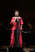 クミコ、全国ツアーファイナルで美輪明宏さん＆菅原洋一さんを追悼　湯川れい子氏、ベイビー・ブーら豪華ゲストと共演