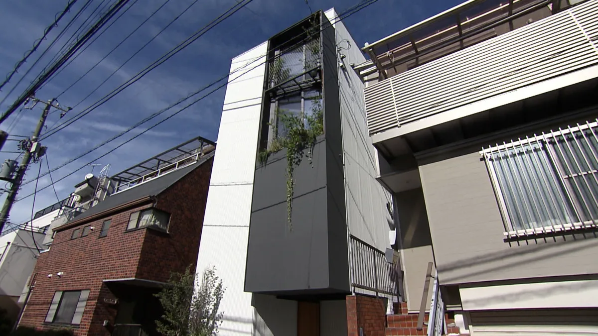 新宿の建坪6.5坪「狭小住宅」、まさかの“開放感抜群”に　驚異の“弱点克服術”