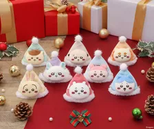 ちいかわクリスマスマーケット、限定オリジナルグッズ公開　スノードームやトレーナーなどホリデーアイテムずらり