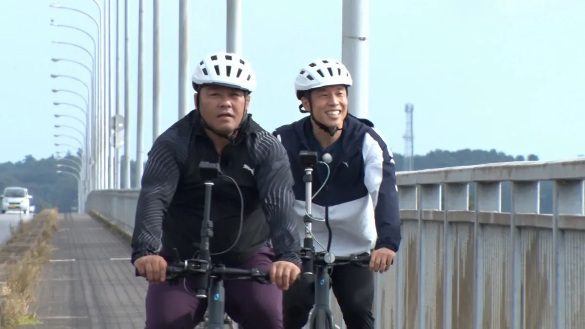 なかやまきんに君＆あかつ、チャリ2ショット…ビル30階分の像に圧倒