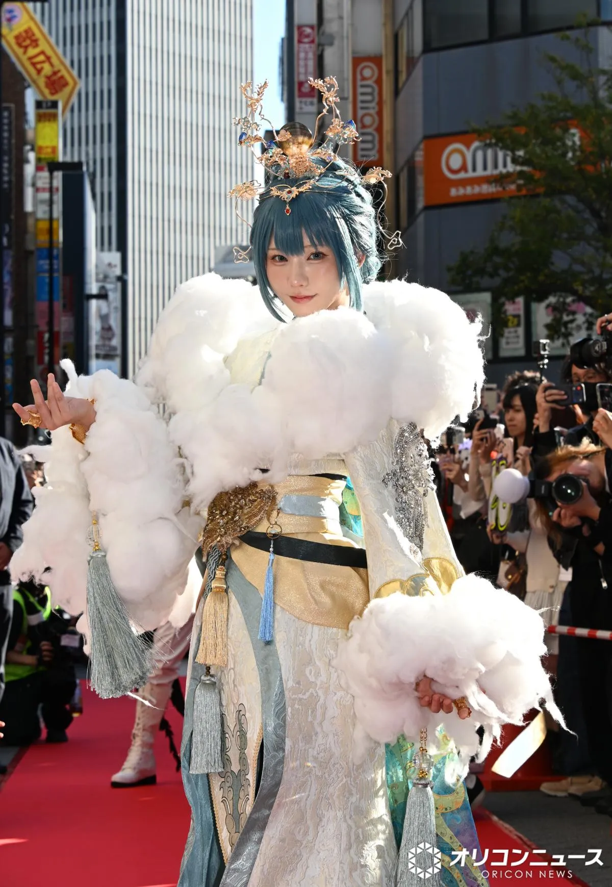 えなこ、ゴージャスな装いで7年ぶりの『池ハロ』　東京は気温が25度で寒さ対策が裏目に「こんなに晴れるとは」