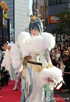 えなこ、ゴージャスな装いで7年ぶりの『池ハロ』　東京は気温が25度で寒さ対策が裏目に「こんなに晴れるとは」