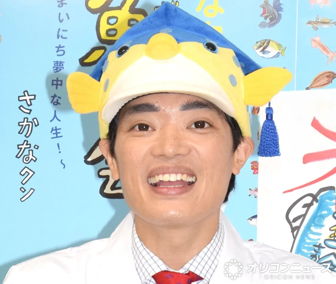 さかなクン、10キロぐらいある愛用バッグの中身を一挙公開　魚の“ぶ厚い”図鑑やレアな私服など全29種類「こんだけ入ってればそりゃ重い!!!」「まるでメリー・ポピンズ」