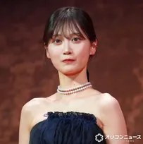 山下美月、美デコルテのぞく黒ドレス姿　映画『キングダム』初参加に感慨「第1弾を初日に一人で観に行っていた」