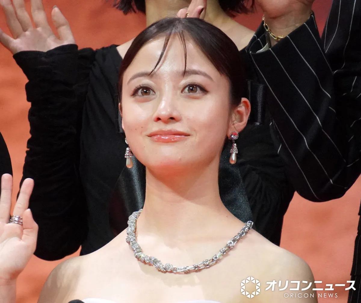 橋本環奈、『キングダム』舞台あいさつにギリギリ到着で大焦り　生中継中に走って合流「本気で間に合わないと思いました」