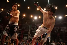 鈴鹿央士、4ヶ月で肉体改造　伊勢谷友介に“拳一つ”で挑む『喧嘩独学』ボクシングシーン解禁