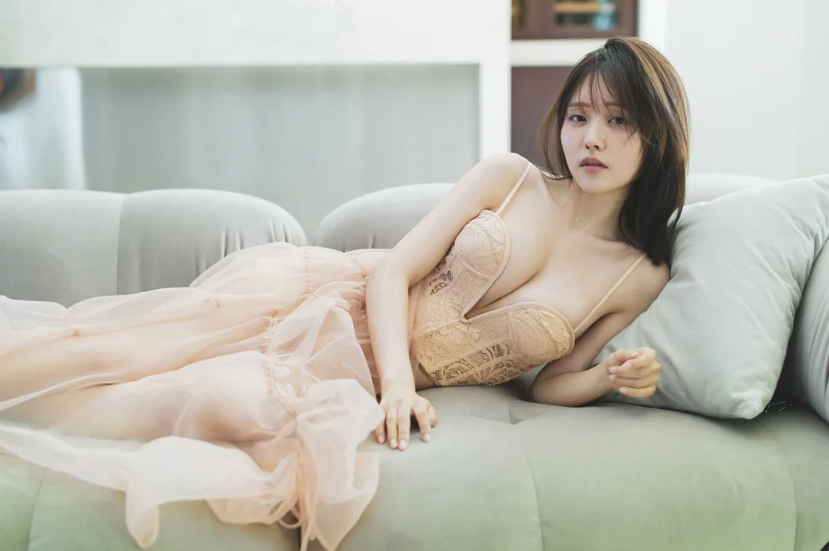 “準ミス青学”新田さちか、写真集の美ヒップがお気に入り「骨格の割に大きなお尻を、チャームポイントにすべく鍛えていた」